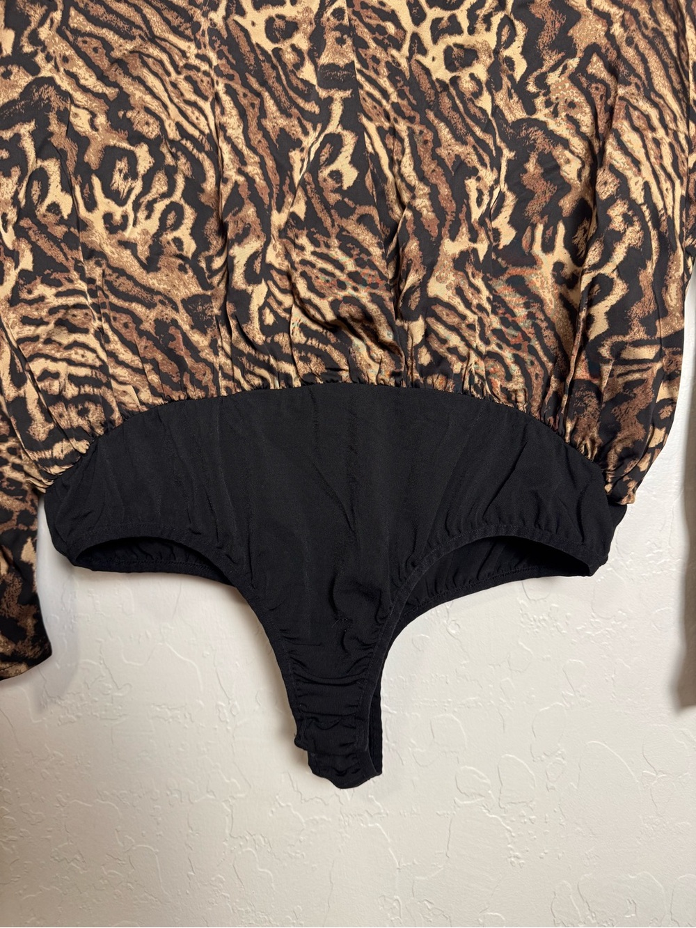 Good American Jaguar Leopard Print Satin Faux Wrap Bodysuit Long Sleeve Large 3 - Picture 6 of 12